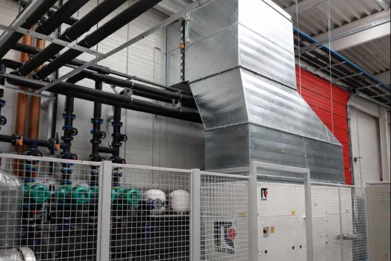 Légcsatornás folyadékhűtő telepítése (csarnokfűtés átváltása)